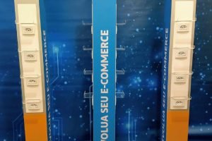 Totem Carregador de Celular Plug de Tomadas CS7 Solutions (1) Totem Carregador de Celular Plug de Tomadas CS7 Solutions (1)