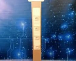 Totem-carregado-de-celular-Plug-Tomadas-1-225x300